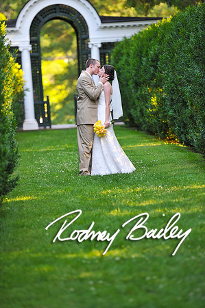 Oatlands Historic House and Gardens Weddings_wedding photography Oatlands Historic House and Gardens Virginia_Oatlands Historic House and Gardens Leesburg Virginia Wedding Photographer