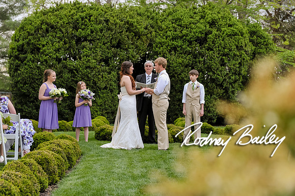 Oatlands Historic House and Gardens Weddings_wedding photography Oatlands Historic House and Gardens Virginia_Oatlands Historic House and Gardens Leesburg Virginia Wedding Photographer