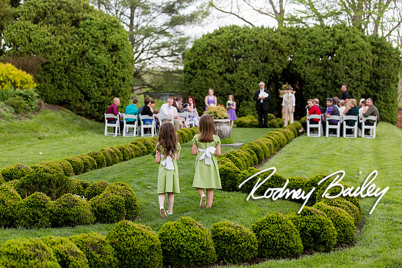 Oatlands Historic House and Gardens Weddings_wedding photography Oatlands Historic House and Gardens Virginia_Oatlands Historic House and Gardens Leesburg Virginia Wedding Photographer