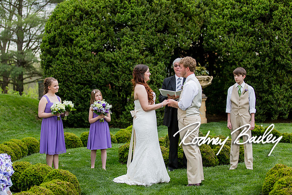 Oatlands Historic House and Gardens Weddings_wedding photography Oatlands Historic House and Gardens Virginia_Oatlands Historic House and Gardens Leesburg Virginia Wedding Photographer