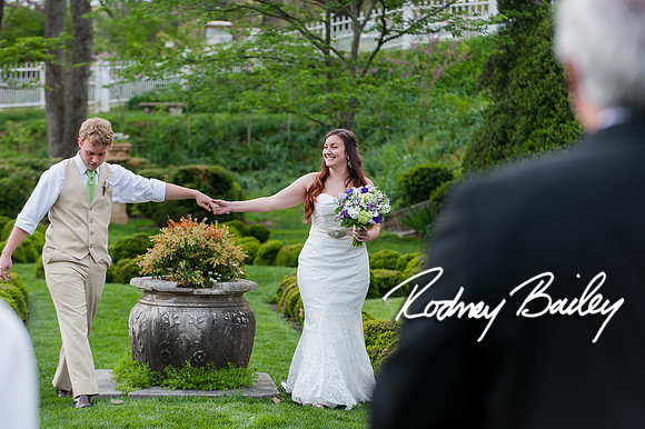 Oatlands Historic House and Gardens Weddings_wedding photography Oatlands Historic House and Gardens Virginia_Oatlands Historic House and Gardens Leesburg Virginia Wedding Photographer